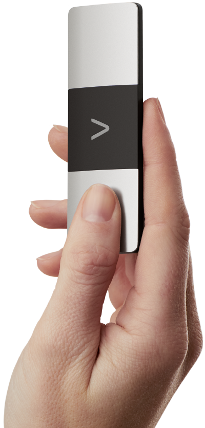 Hand holding KardiaMobile 6L